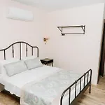 Nill's Stone House Hotell *