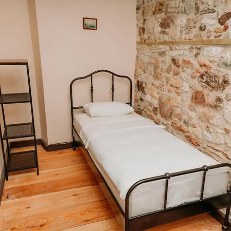 Nill's Stone House Hotel *
