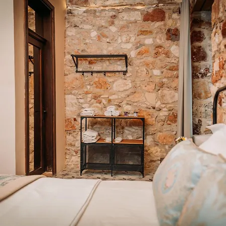 Nill's Stone House *