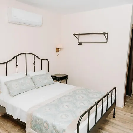 Nill's Stone House Szálloda *