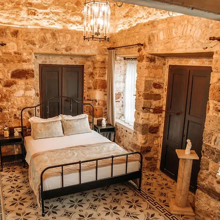Nill's Stone House Hotel *