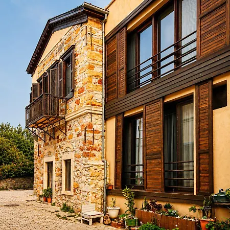 Nill's Stone House