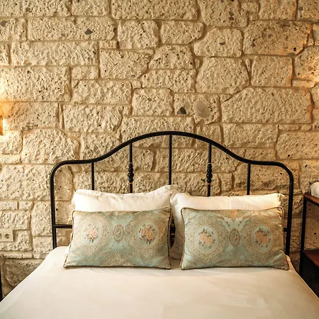 Nill's Stone House *