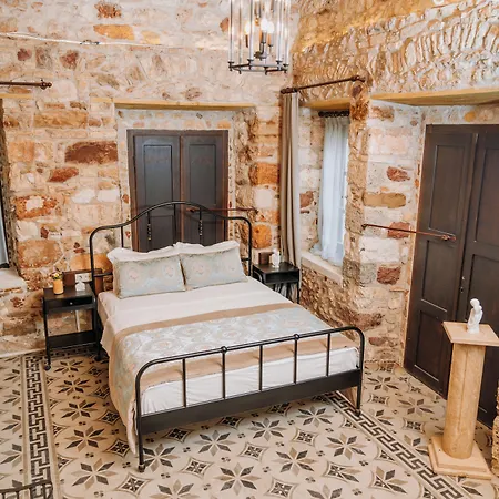 Nill's Stone House Hotel